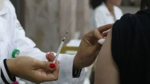 Rinovírus e Covid-19: Alerta de surto de SRAG no Brasil