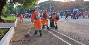 Prefeitura realiza limpeza de ruas e organização do tráfego durante evento de pós-Carnaval