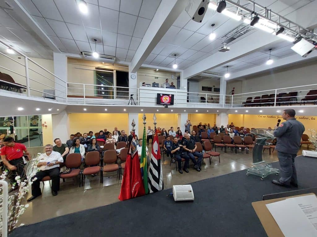 "Culto de Gratidão dos Bombeiros: 62 Anos de Serviço com Fé e Heroísmo em Guarulhos"