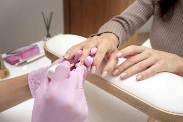 Prefeitura abre 20 vagas em curso de qualificação profissional em manicure