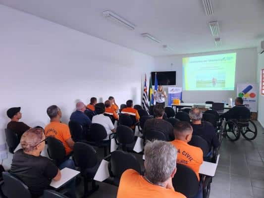 Escola de Mobilidade Urbana promove encontros sobre segurança viária para membros da Defesa Civil