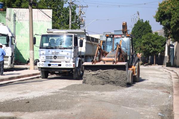 Prefeitura avança em obras de pavimentação e drenagem no bairro Cumbica