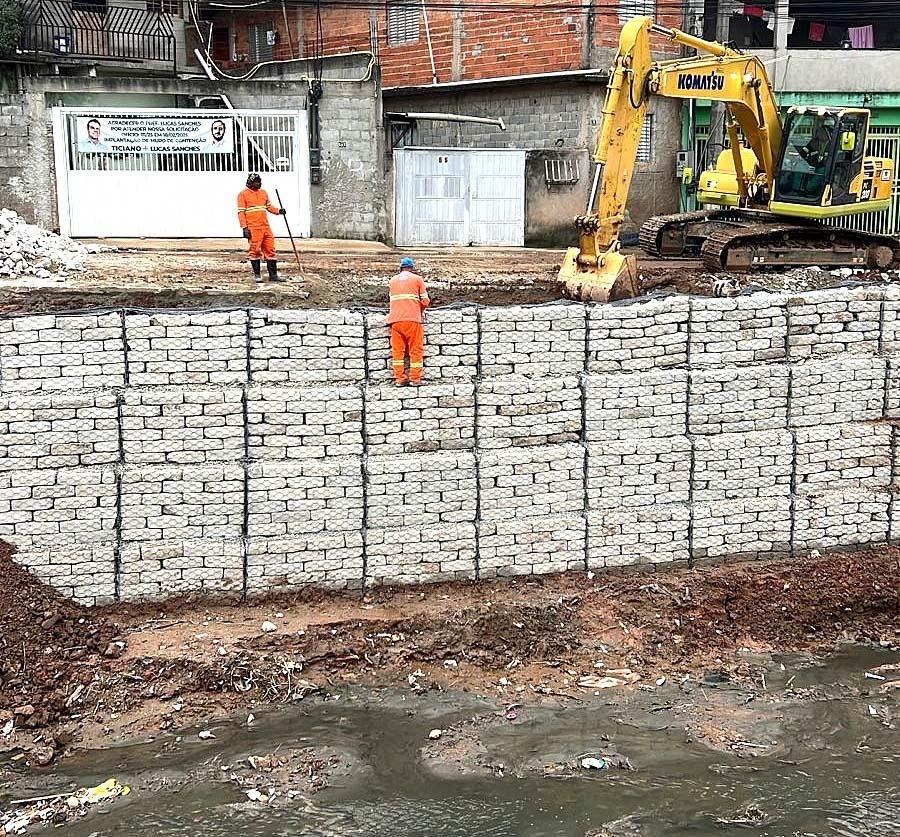 Prefeitura dá início à segunda fase das obras de contenção em rua no Jardim Mediterrâneo