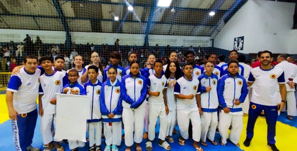 Guarulhos garante 12 medalhas no karatê e vitórias no basquete, vôlei e futsal no fim de semana