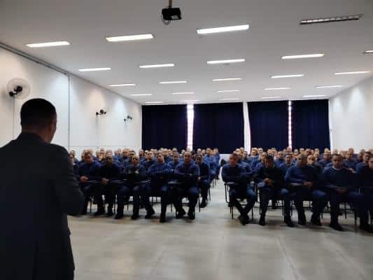 GCM promove palestra sobre identificação veicular no trânsito para alunos da Efag