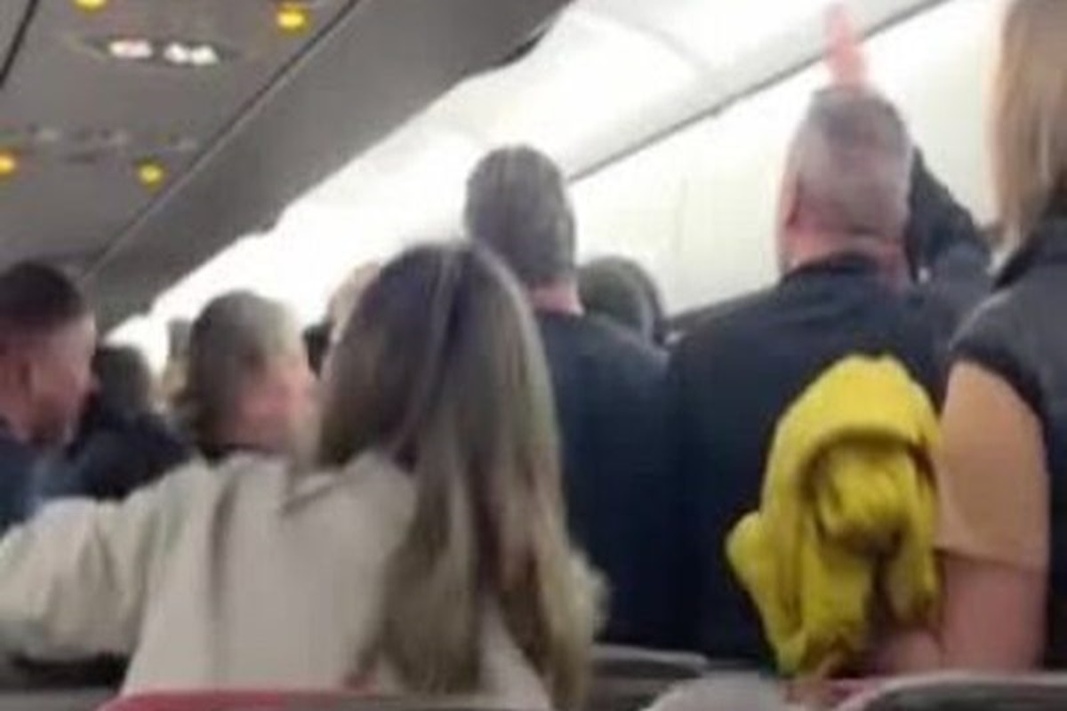 Pânico no Voo LA3418: Incêndio em Equipamento Força Evacuação de Emergência da LATAM em GRU