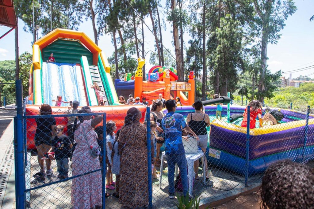 EPG Zuzu Angel Celebra 15 Anos com Festa Comunitária e Podcast Produzido por Alunos