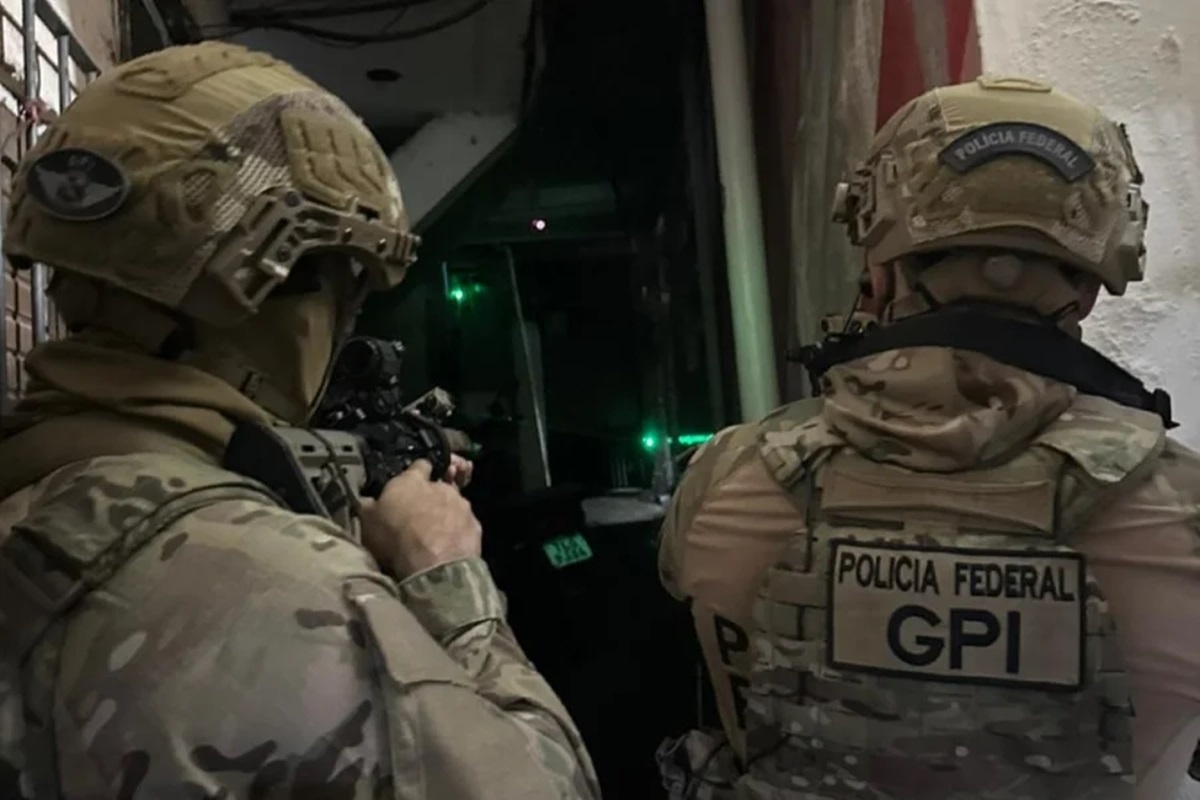 Megaoperação da Polícia Federal mira facções criminosas com quase 300 mandados em 15 estados