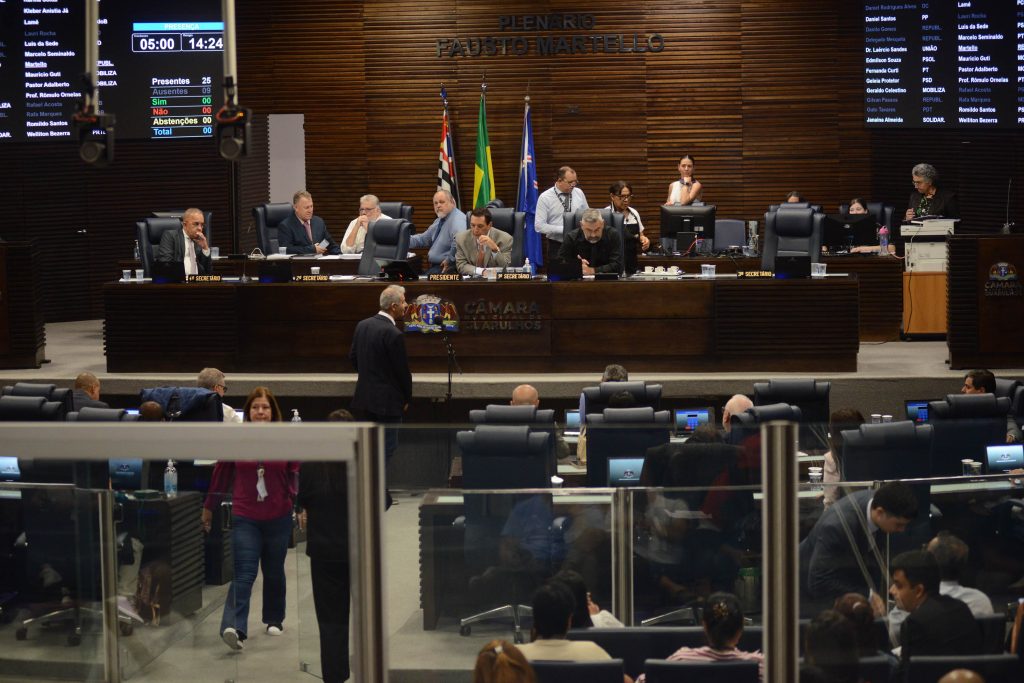 Câmara realiza Sessão Extraordinária para deliberar 97 projetos