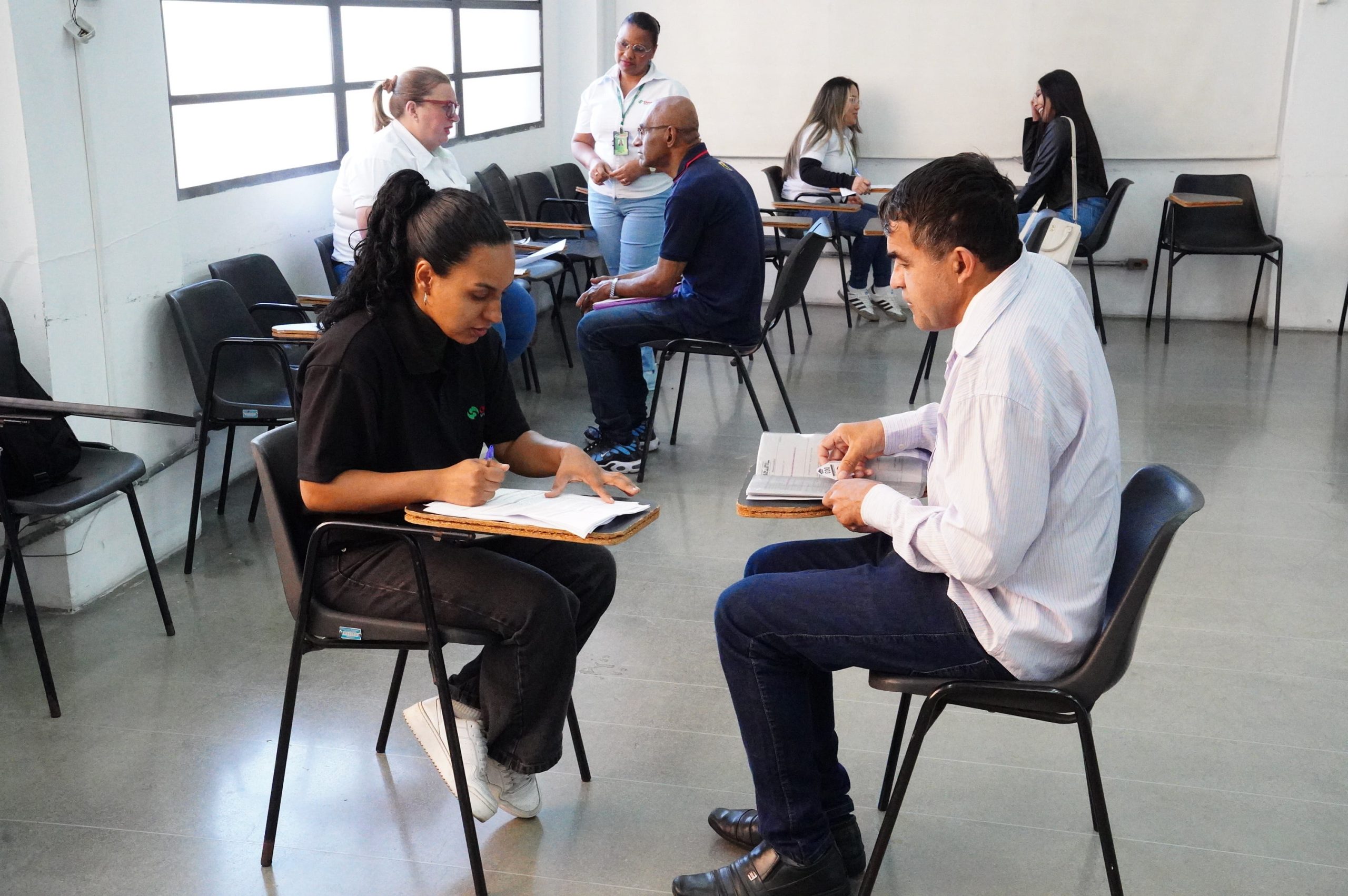 Ação de empregabilidade no Adamastor atrai público que busca recolocação profissional