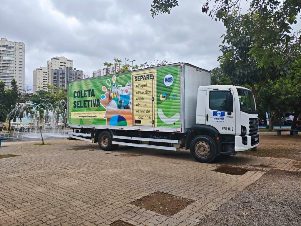 Caminhão da Coleta Seletiva recebe materiais recicláveis durante a 10ª Semana Lixo Zero de Guarulhos 39 Caminhão da Coleta Seletiva recebe materiais recicláveis durante a 10ª Semana Lixo Zero de Guarulhos